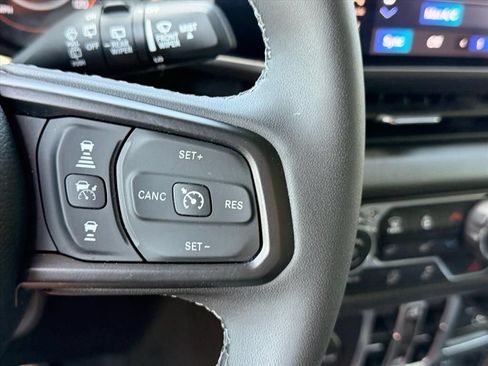 Used 2025 Jeep Wrangler Unlimited Sport AWD/4WD image 19