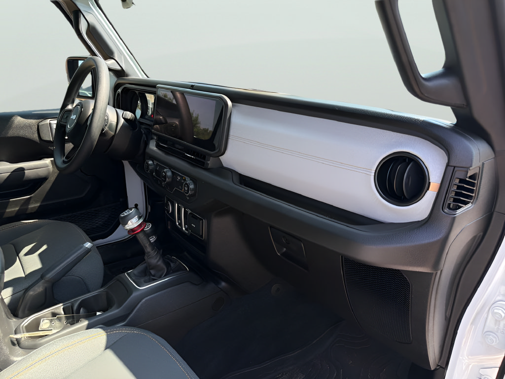 Used 2025 Jeep Wrangler Sport AWD/4WD image 31