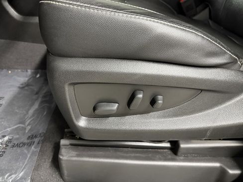 Used 2020 GMC Yukon XL SLT image 8