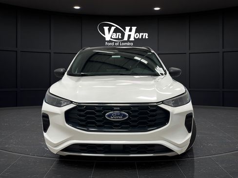 Used 2024 Ford Escape ST-Line w/ Tech Pack #1 AWD/4WD image 2
