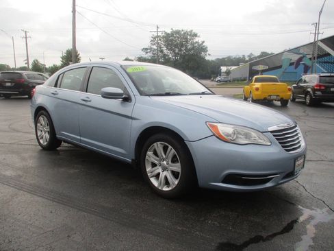 Used 2013 Chrysler 200 Touring FWD image 7