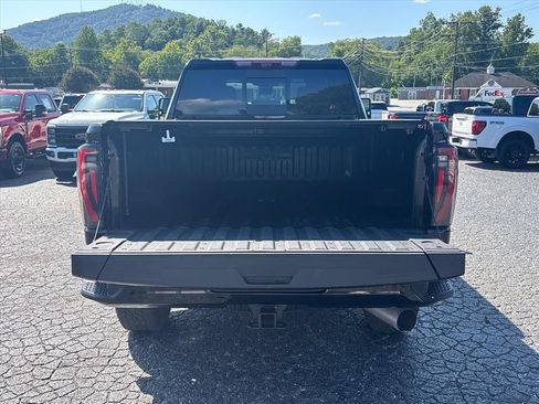 Used 2025 GMC Sierra 2500 AT4 w/ Technology Package AWD/4WD image 7