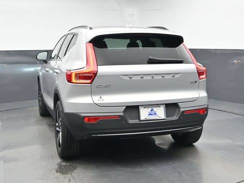Used 2024 Volvo XC40 B5 Core AWD/4WD image 7