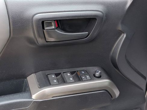 Used 2021 Toyota Tacoma SR5 RWD image 14