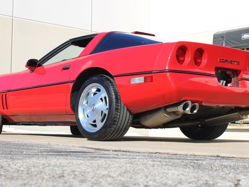 Used 1989 Chevrolet Corvette Coupe RWD image 9