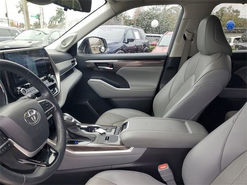 Used 2022 Toyota Highlander Platinum image 15