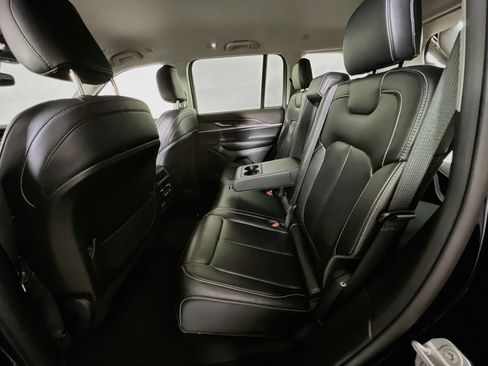Used 2023 Jeep Grand Cherokee Limited AWD/4WD image 24