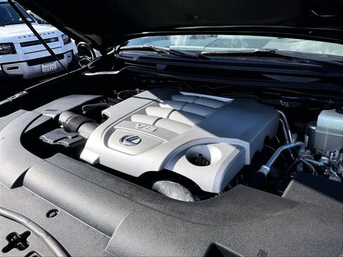 Used 2020 Lexus LX 570 4WD w/ Luxury Package image 33