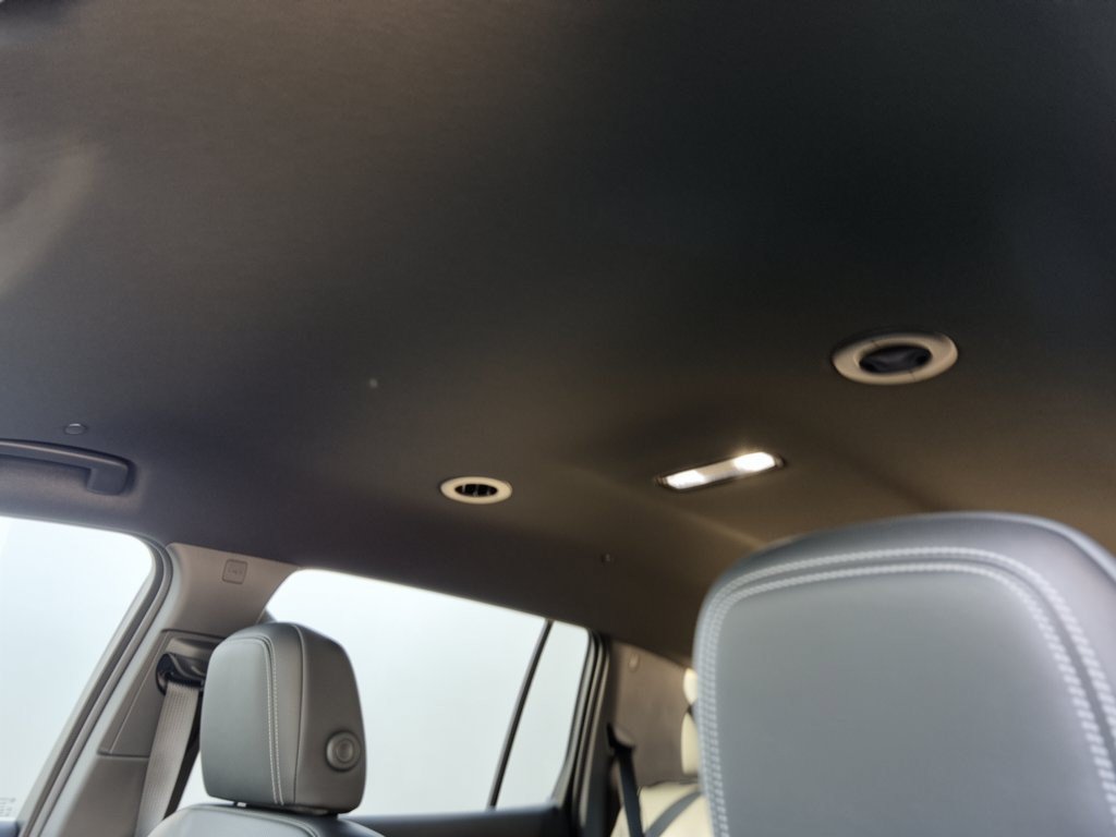 New 2027 Chevrolet Traverse RS FWD image 27