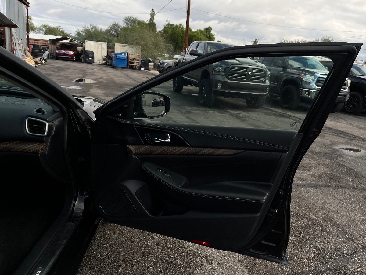 Used 2017 Nissan Maxima Platinum FWD image 41