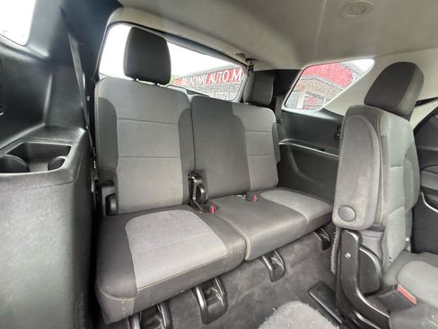 Used 2020 Chevrolet Traverse LT FWD image 13