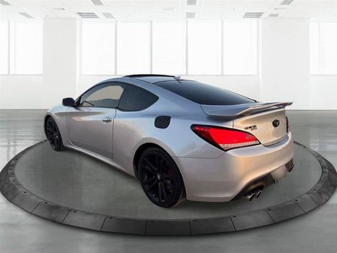 Used 2012 Hyundai Genesis 3.8 RWD image 2