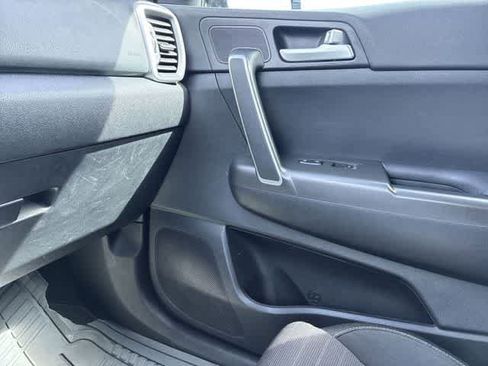 Used 2018 Kia Sportage LX w/ LX Technology Package FWD image 31