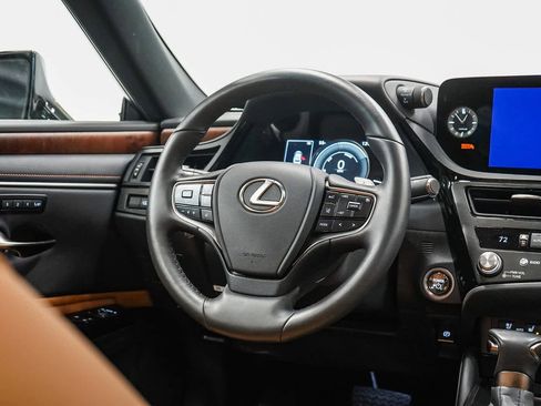 Certified 2025 Lexus ES 300h w/ Premium Package image 15