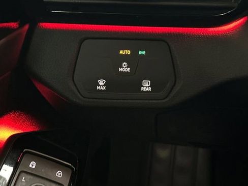 Used 2022 Volkswagen ID.4 Pro image 33