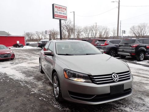Used 2013 Volkswagen Passat 2.5 SE image 1