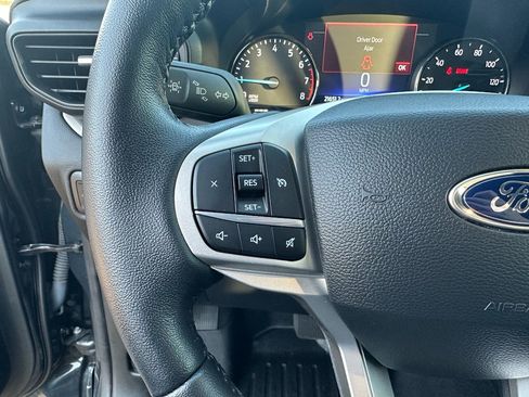 Used 2022 Ford Explorer XLT image 22