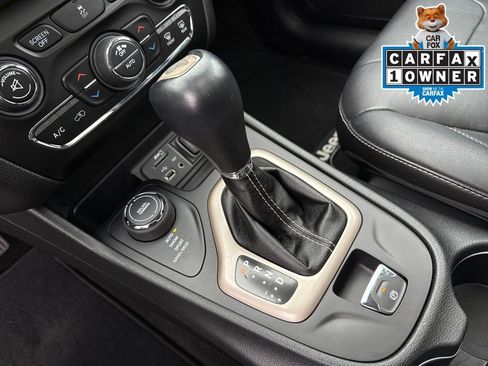 Used 2015 Jeep Cherokee Limited image 27