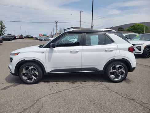 Used 2023 Hyundai Venue Limited FWD image 4