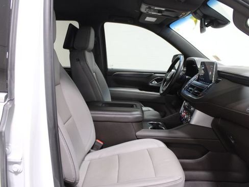 Used 2024 GMC Yukon SLT w/ SLT Luxury Package AWD/4WD image 25