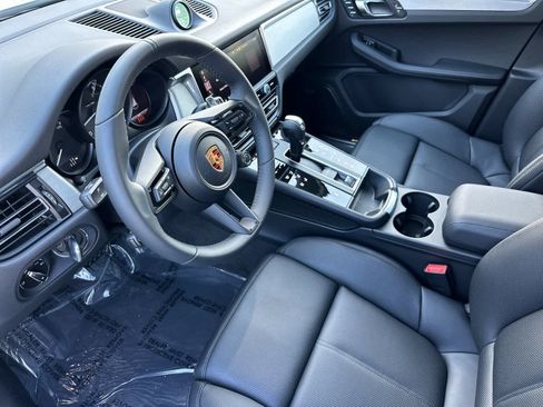 New 2026 Porsche Macan image 4