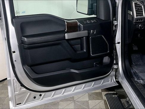 Used 2016 Ford F150 Platinum w/ Equipment Group 701A Luxury image 23