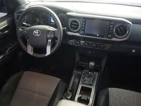 Used 2022 Toyota Tacoma TRD Off-Road AWD/4WD image 23
