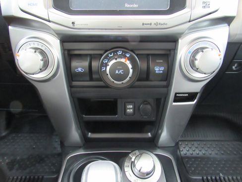 Used 2018 Toyota 4Runner SR5 Premium image 23