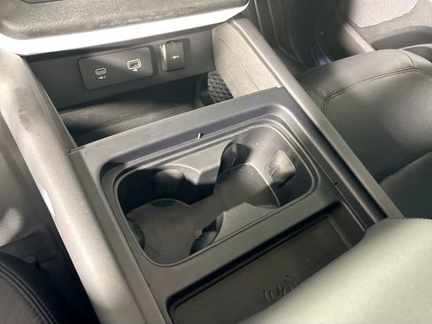 Used 2024 Land Rover Defender 110 S image 15