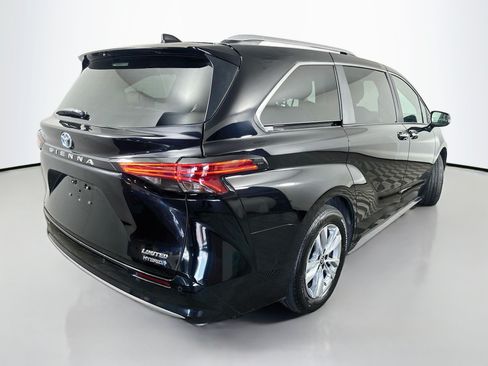 Used 2024 Toyota Sienna Limited AWD/4WD image 7