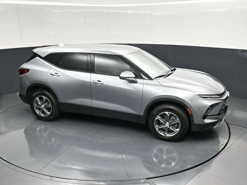 Used 2025 Chevrolet Blazer LT FWD image 48
