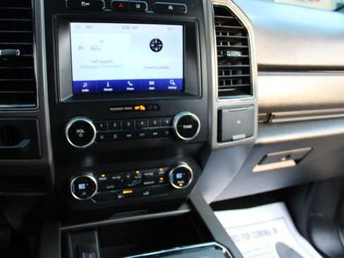 Used 2020 Ford Expedition XLT image 30