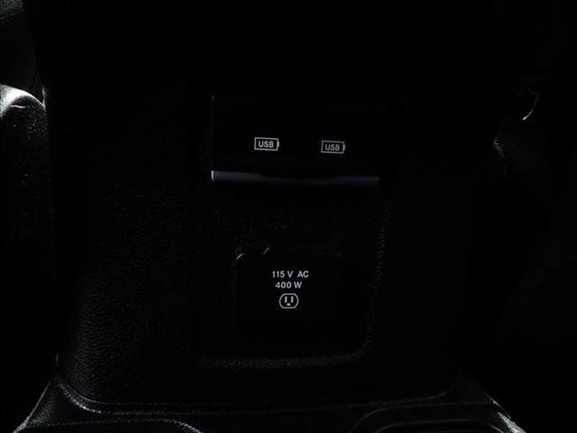 Used 2024 Jeep Gladiator Rubicon w/ Technology Group AWD/4WD image 9