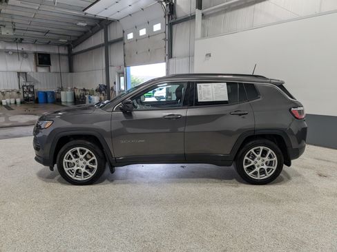 Used 2024 Jeep Compass Latitude AWD/4WD image 6