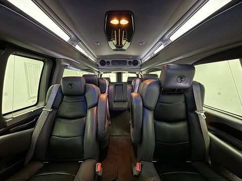 Used 2020 GMC Savana 2500 Extended w/ Enhanced Convenience Package RWD image 2