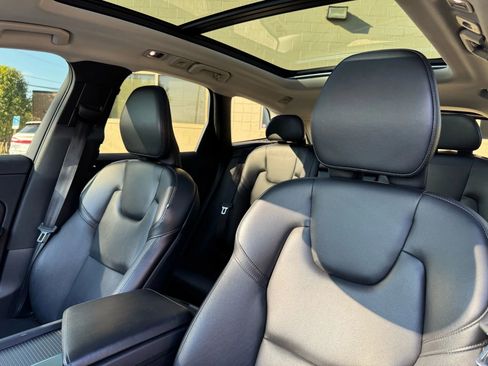 Used 2019 Volvo XC60 T6 Momentum w/ Protection Package Premier image 23