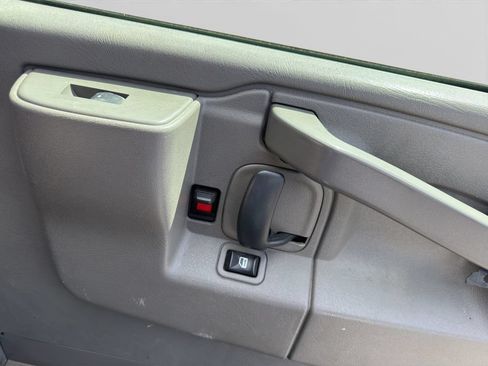 Used 2017 Chevrolet Express 2500 RWD image 26