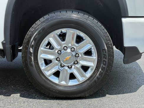Used 2024 Chevrolet Silverado 2500 High Country w/ High Country Premium Package AWD/4WD image 6