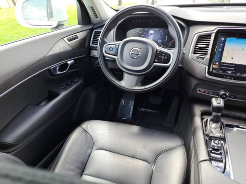 Used 2020 Volvo XC90 T5 Momentum image 10
