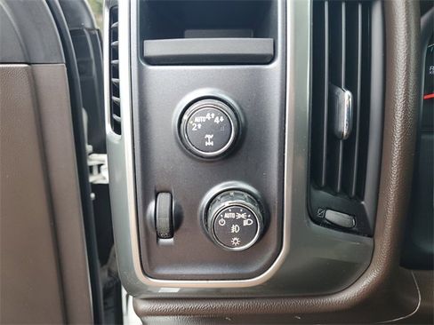 Used 2018 Chevrolet Silverado 1500 LT w/ All Star Edition image 22