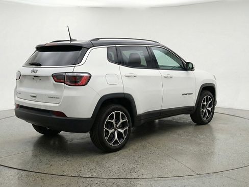 Used 2025 Jeep Compass Limited image 9