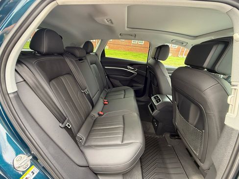 Used 2019 Audi e-tron Premium Plus image 20