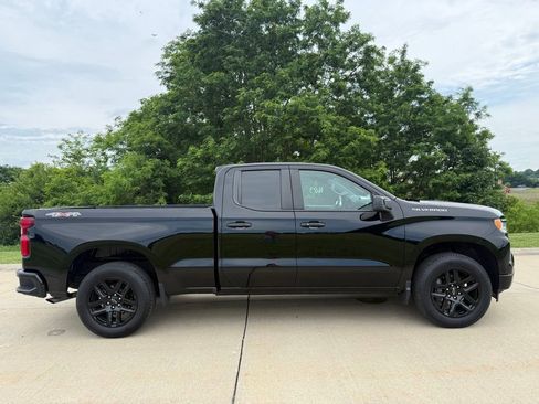 Used 2023 Chevrolet Silverado 1500 RST AWD/4WD image 2
