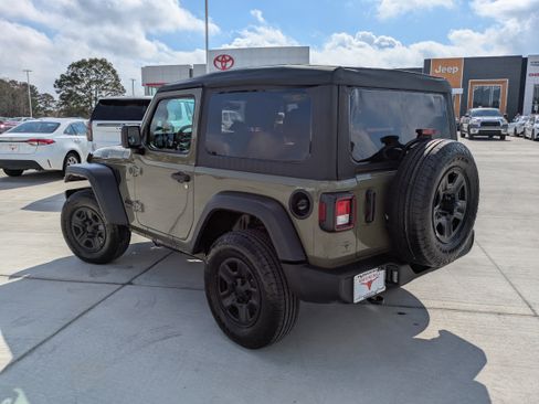 Used 2025 Jeep Wrangler Sport image 5