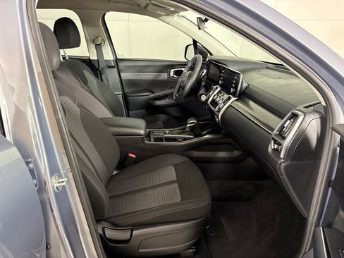 Used 2023 Kia Sorento LX FWD image 17