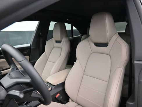 New 2026 Porsche Macan 4 Electric AWD/4WD image 5