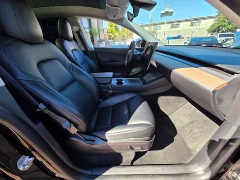 Used 2021 Tesla Model Y Long Range image 13