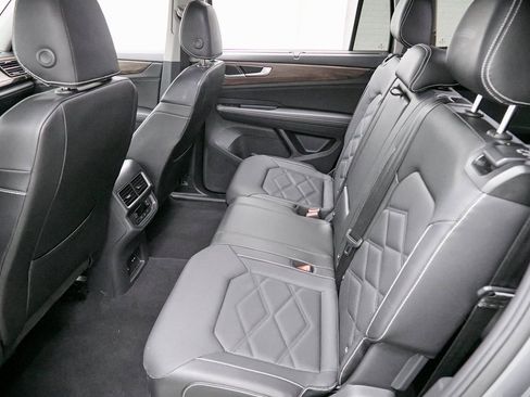 Used 2025 Volkswagen Atlas SE image 22