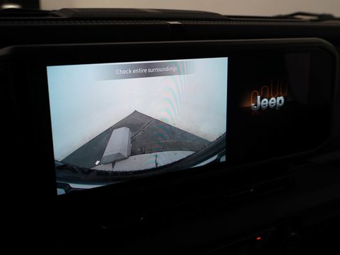 Used 2025 Jeep Wrangler Unlimited Rubicon w/ Convenience Group AWD/4WD image 20