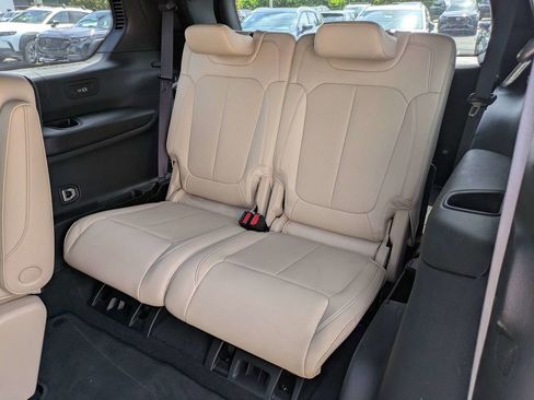 Used 2023 Jeep Grand Cherokee L Limited w/ Luxury Tech Group II RWD image 16